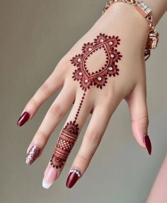 Minimal Mehndi Design suits modern style