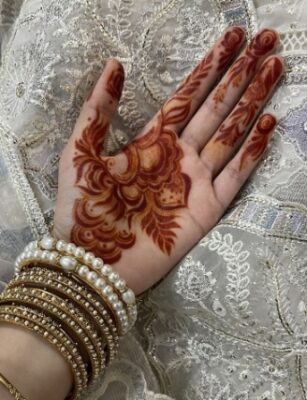 Mirror-style Mehndi Design Front Hand looks creative