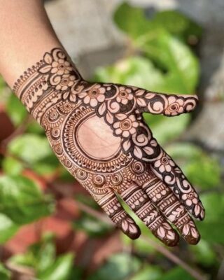 Modern Arabic Mehndi Design suits every occasion