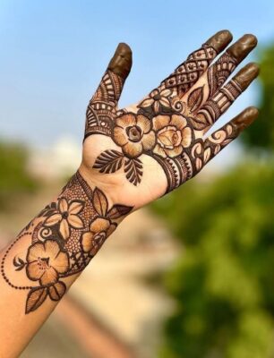 Modern Mehndi Design gives a trendy finish