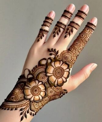 Modern girls prefer Simple Mehndi Design