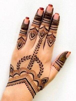 Parties look better with a classy Arabic Mehndi Design