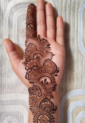 Parties look special with Arabic Mehndi Design