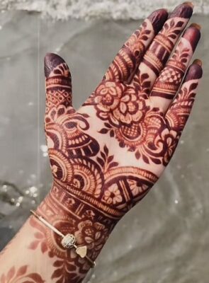 Party Mehndi Design Easy is great for small events