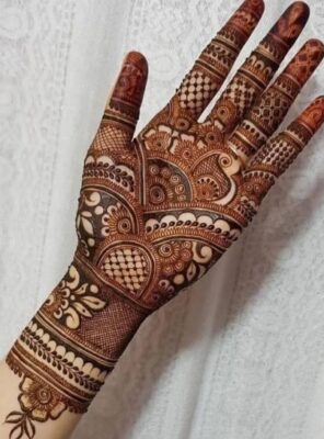 Party Mehndi Design is light and beautiful