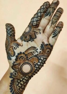 Premium Arabic Mehndi Design looks luxurious