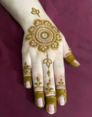 Quick Easy Mehndi Design is ideal for small gatherings