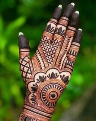 Royal Arabic Mehndi Design adds a grand touch