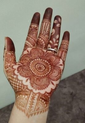 Shaded Mehndi Design Easy adds depth to patterns