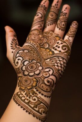 Simple Arabic Mehndi Design is perfect for beginners