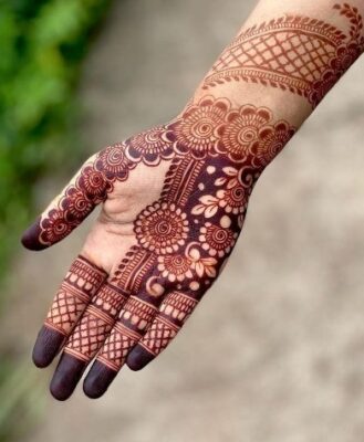 Simple Front Hand Mehndi Design is perfect for daily wear