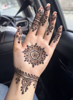 Simple Mehndi Design Photo Back Hand