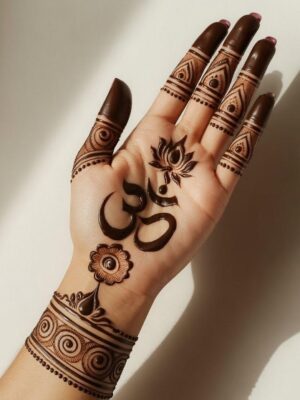 Simple dots in Front Hand Mehndi Design look pretty