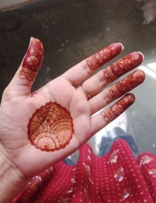 Soft Mehndi Design Easy is perfect for light functions
