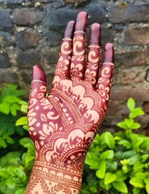 Stunning Mehndi Design Easy brings charm to every look