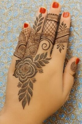 Stylish Arabic Mehndi Design for Weddings