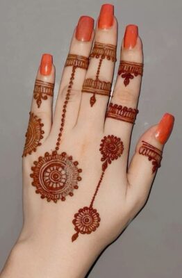 Stylish Back Hand Mehndi Design is loved by young girls