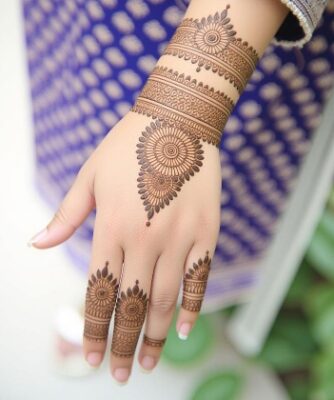 Stylish Back Hand Mehndi Design shines at weddings