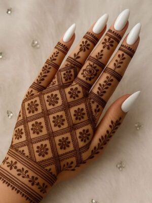 Stylish Easy Mehndi Design is popular among young girls