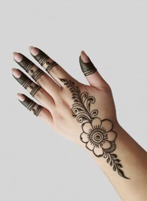 Stylish Henna New Mehndi Design trends everywhere
