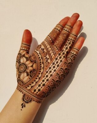 Stylish Mehndi Design Easy is trending everywhere