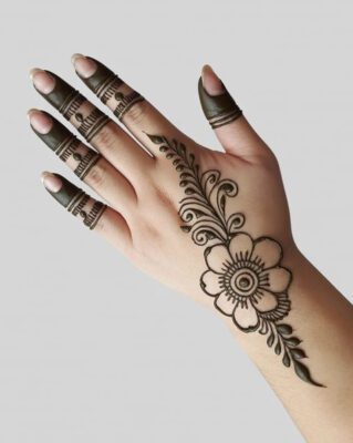 Stylish Mehndi Designs Image is trendy for girls