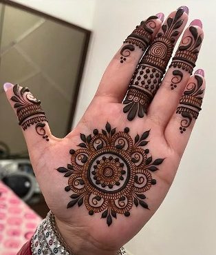 Stylish girls prefer Front Hand Simple Mehndi Design
