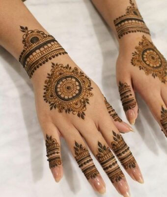 Stylish women adore Simple Mehndi Design