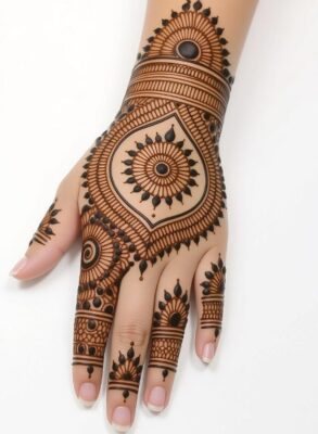 Traditional Arabic Mehndi Design never goes out of trend