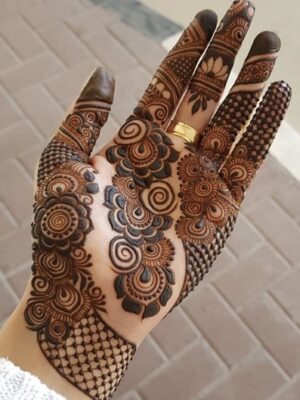 Trendy Arabic Mehndi Design is popular on Instagram