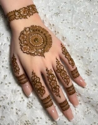 Trendy Simple Mehndi Design