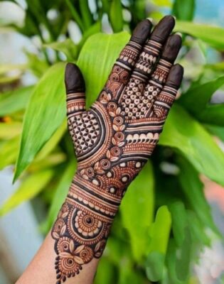Wedding Mehndi Design completes the bridal look