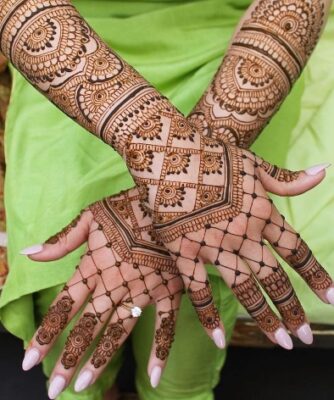 Women love capturing their Full Hand Mehndi Design in photos