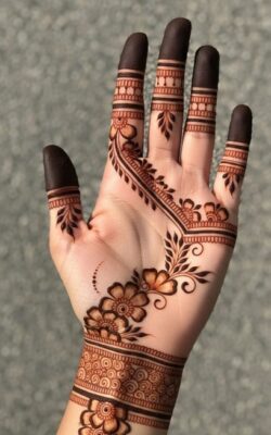 You can customize Simple Mehndi Design New easily