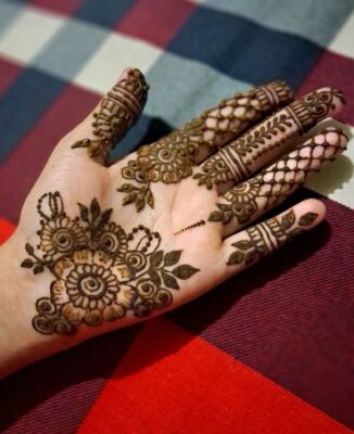 You can mix patterns to create a unique Front Hand Simple Mehndi Design