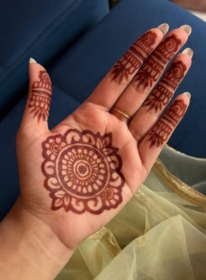 You can personalize your Front Hand Simple Mehndi Design easily