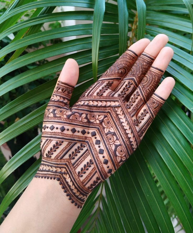 A royal front hand mehndi design pairs beautifully with bridal jewelry