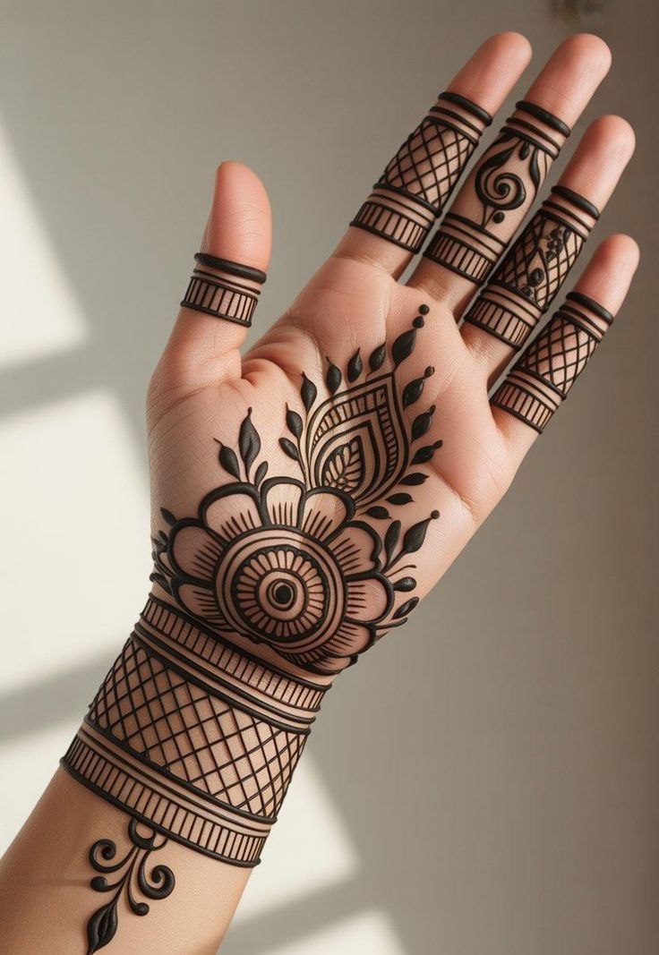 A simple Mehndi Design looks elegant on every hand