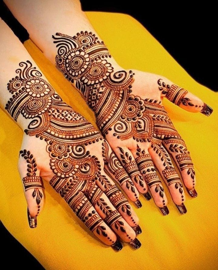 Arabic mehndi design suits all age groups