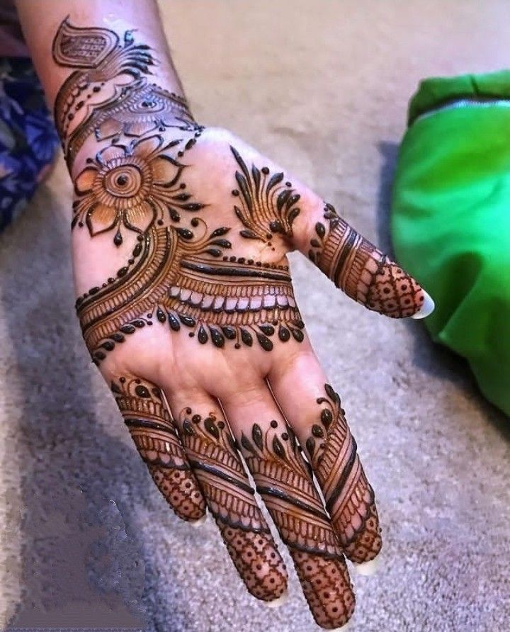 Back hand arabic mehndi design feels light and stylish