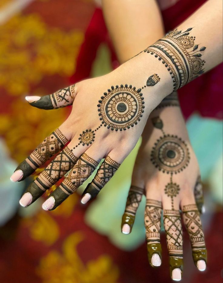 Bridesmaids often wear a simple mehndi design