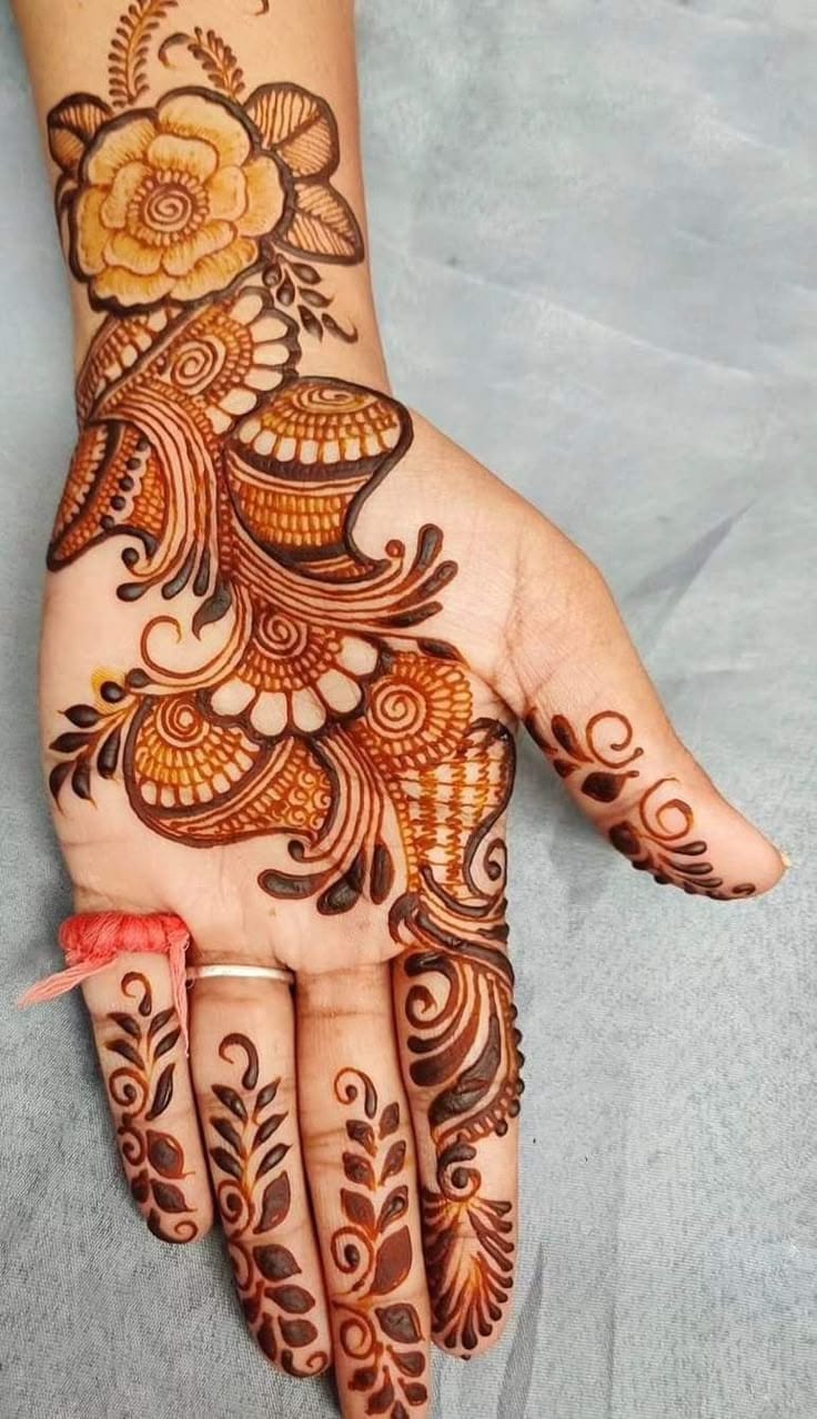 Creative arabic mehndi design shows artistic skills