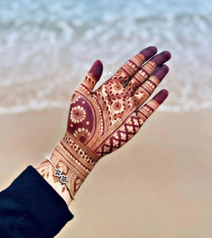 Cute Mehndi Design is perfect for kids