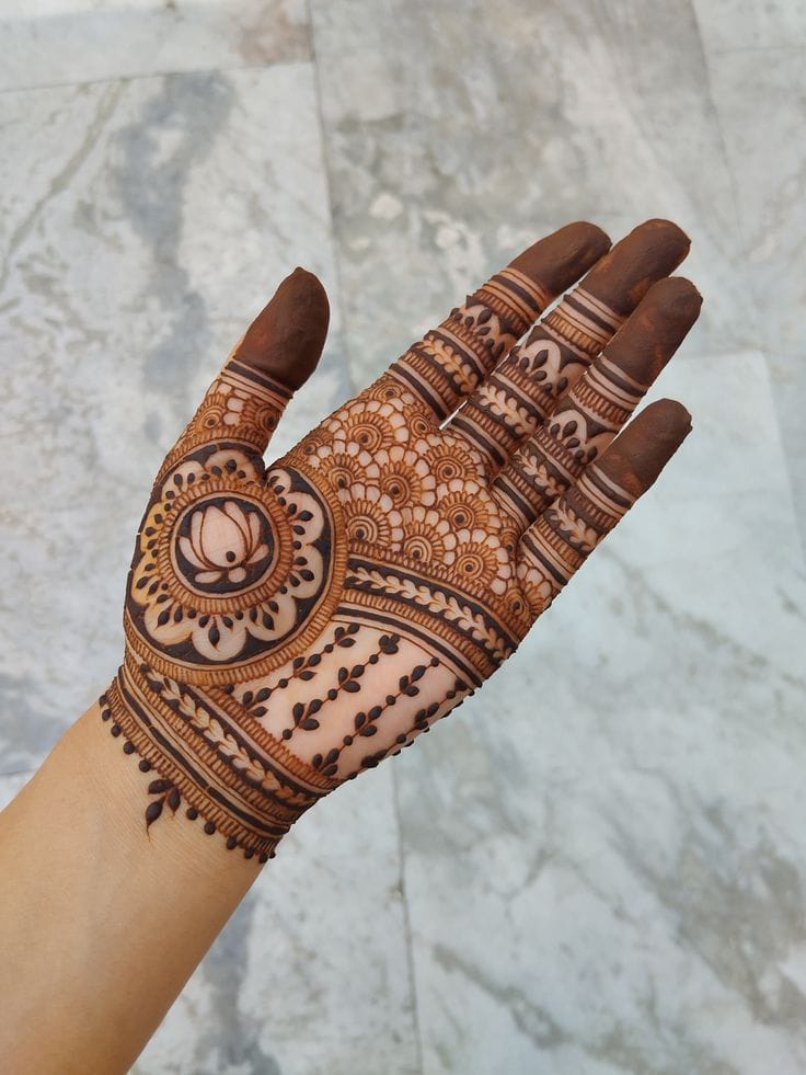 Easy flow Mehndi Design is quick to apply
