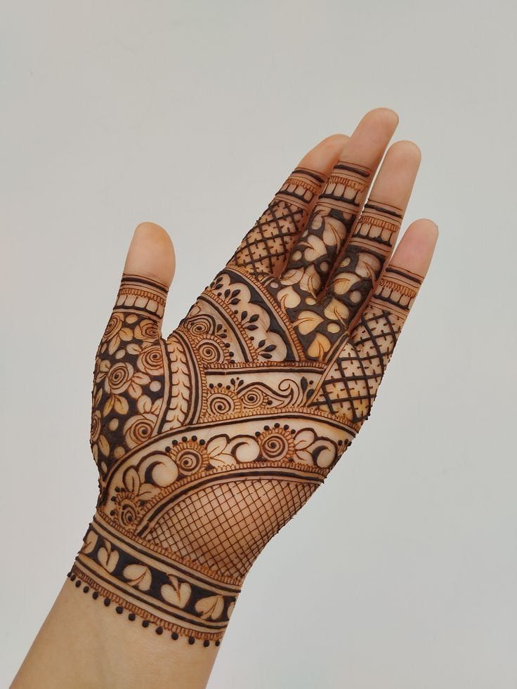Finger Mehndi Design is light and modern