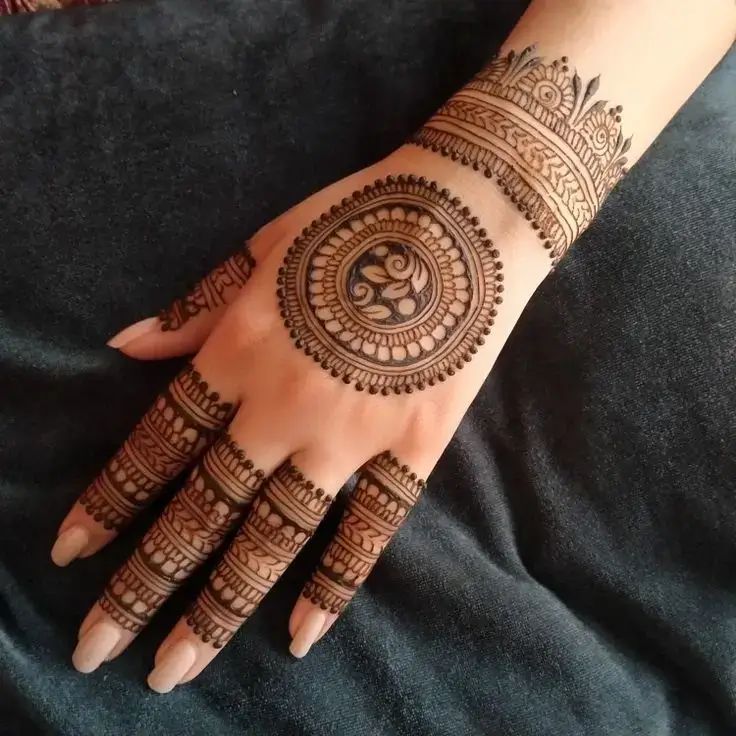 Kids love a cute Mehndi Design with small flowers and hearts