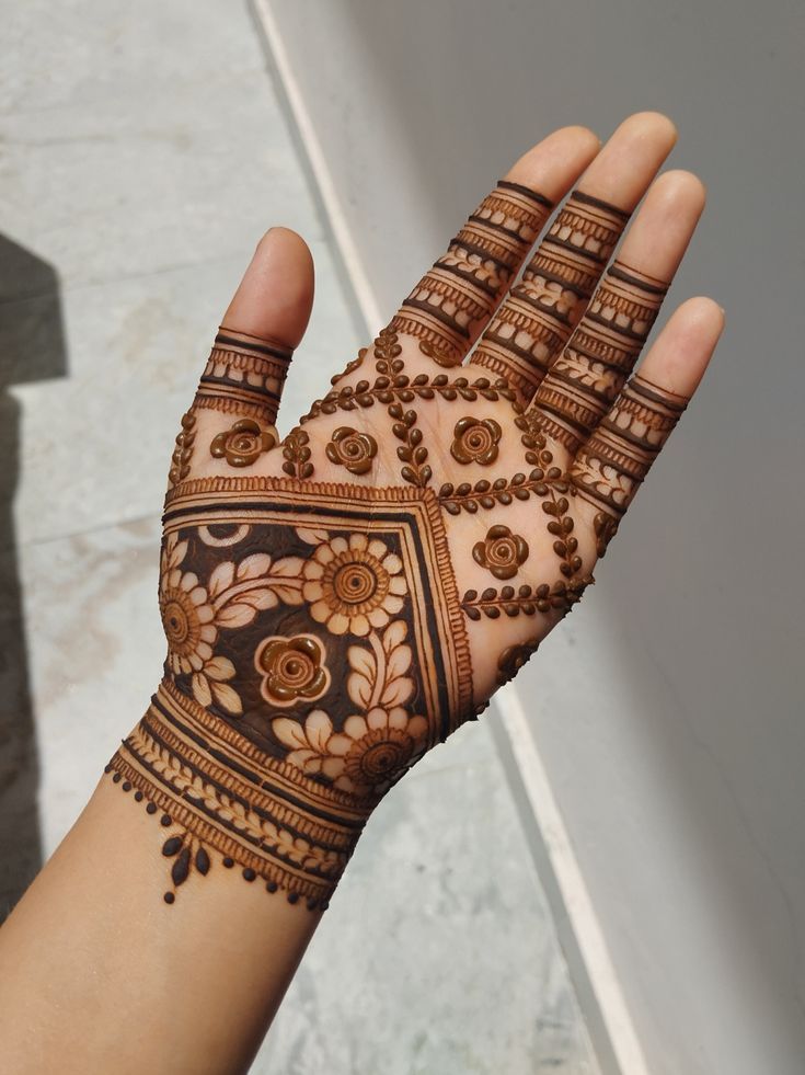 Mandala Mehndi Design adds a traditional touch to the palm