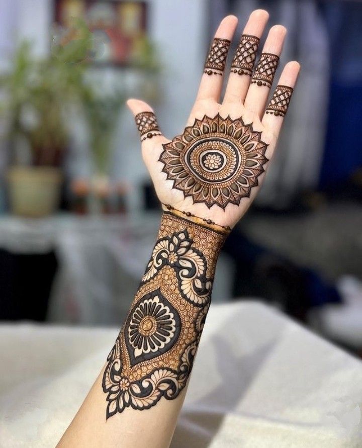 Many artists prefer creating a royal front hand mehndi design