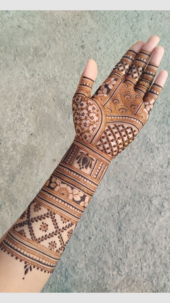 Modern Mehndi Design suits today’s fashion