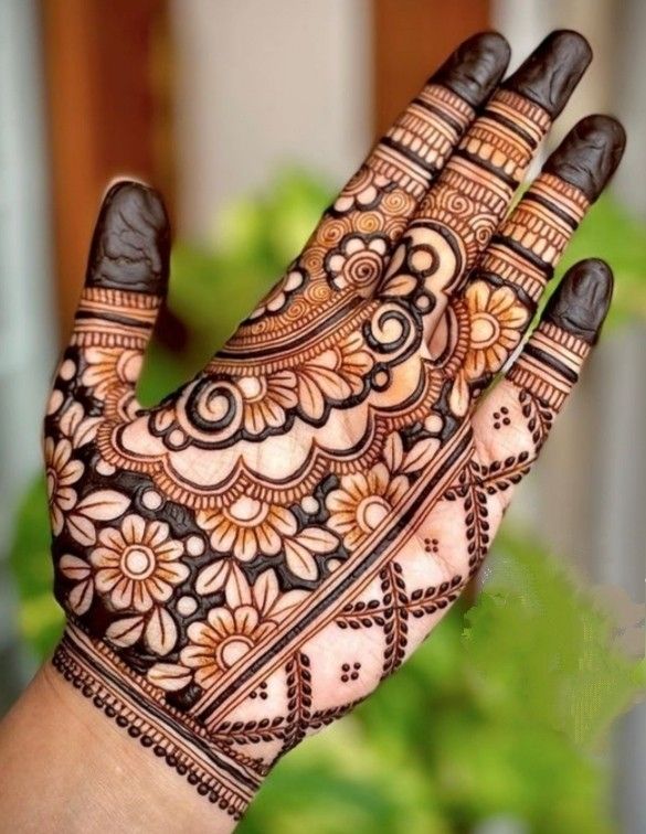 Royal Mehndi Design adds a luxurious touch